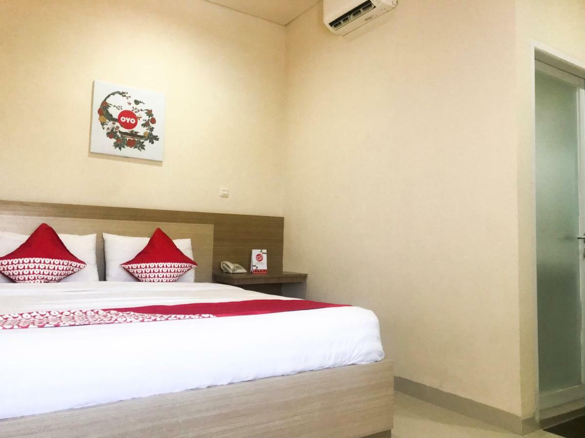 Oyo 1314 Wijaya Inn Makassar Exterior photo